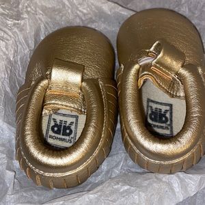 NWOT baby shoes